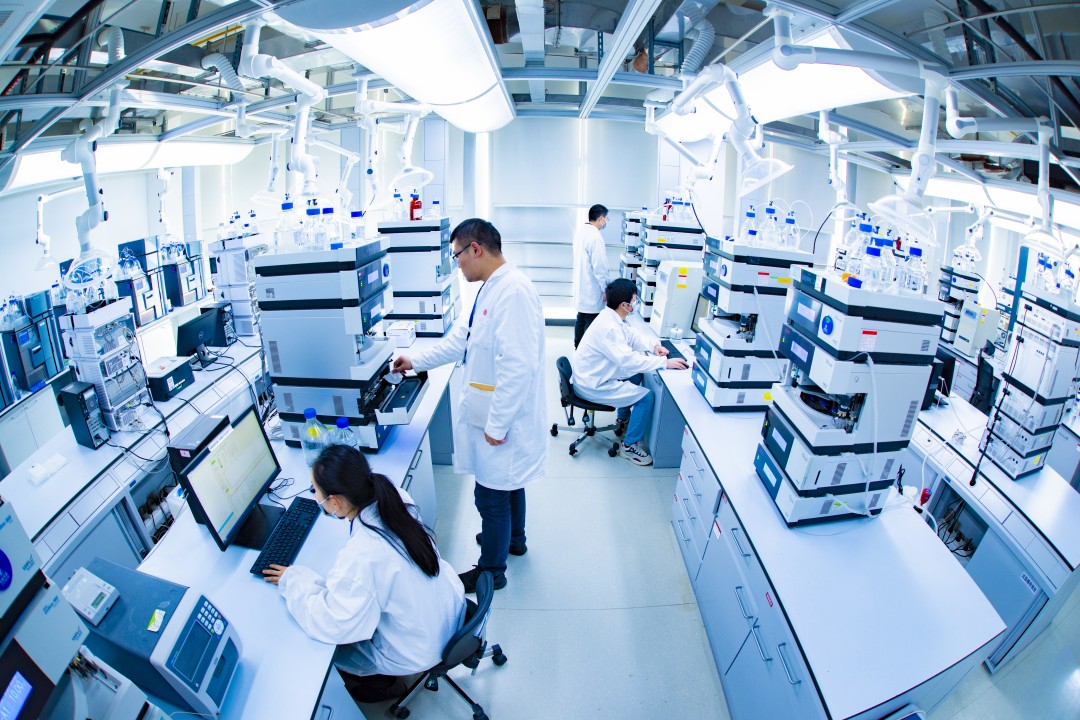 202212021318272790.jpg 17-實(shí)驗(yàn)室全景_副本.jpg